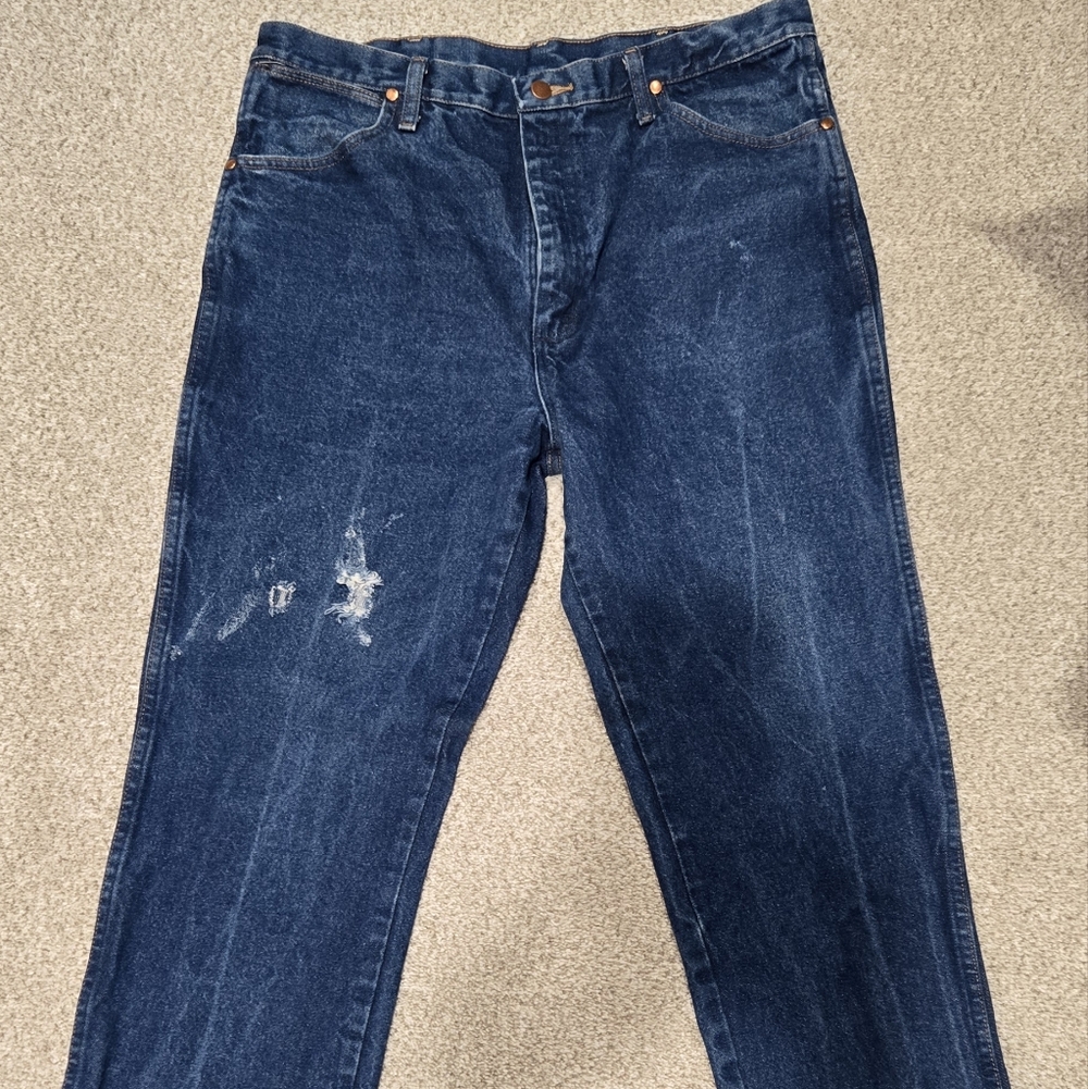 Wrangler Men's Dark Blue Distressed 38x32